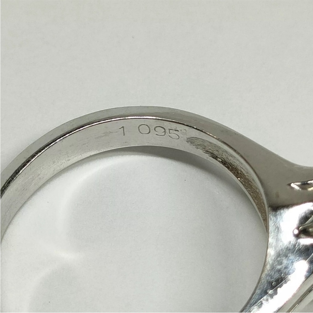 DIAMOND PLATINUM RING / Size 7 - Picture 8 of 11